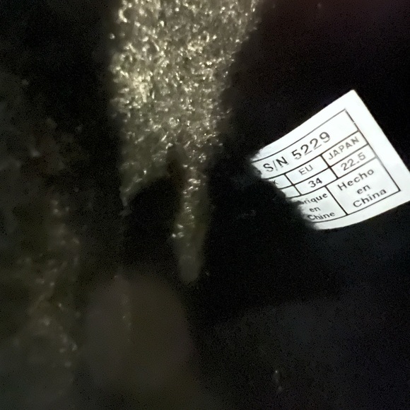 Ugh boots - Picture 3 of 5